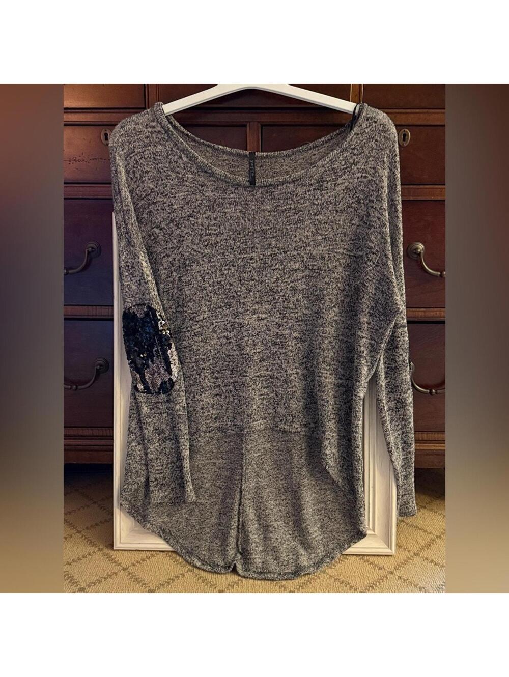Vintage Yetts Los Angeles gray tunic with sequin elbow patches S